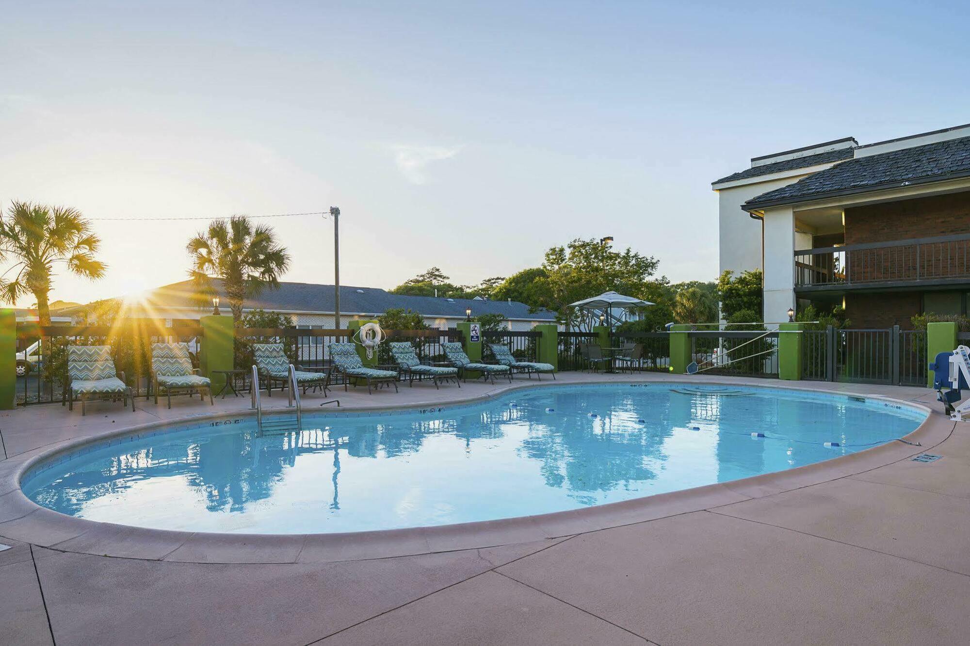 Quality Hotel Morehead City Near Atlantic Beach Экстерьер фото